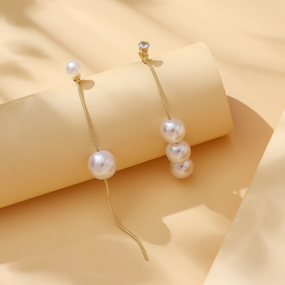1 Pair Elegant Simple Style Geometric Inlay Artificial Pearl Alloy Rhinestones Drop Earrings display picture 5