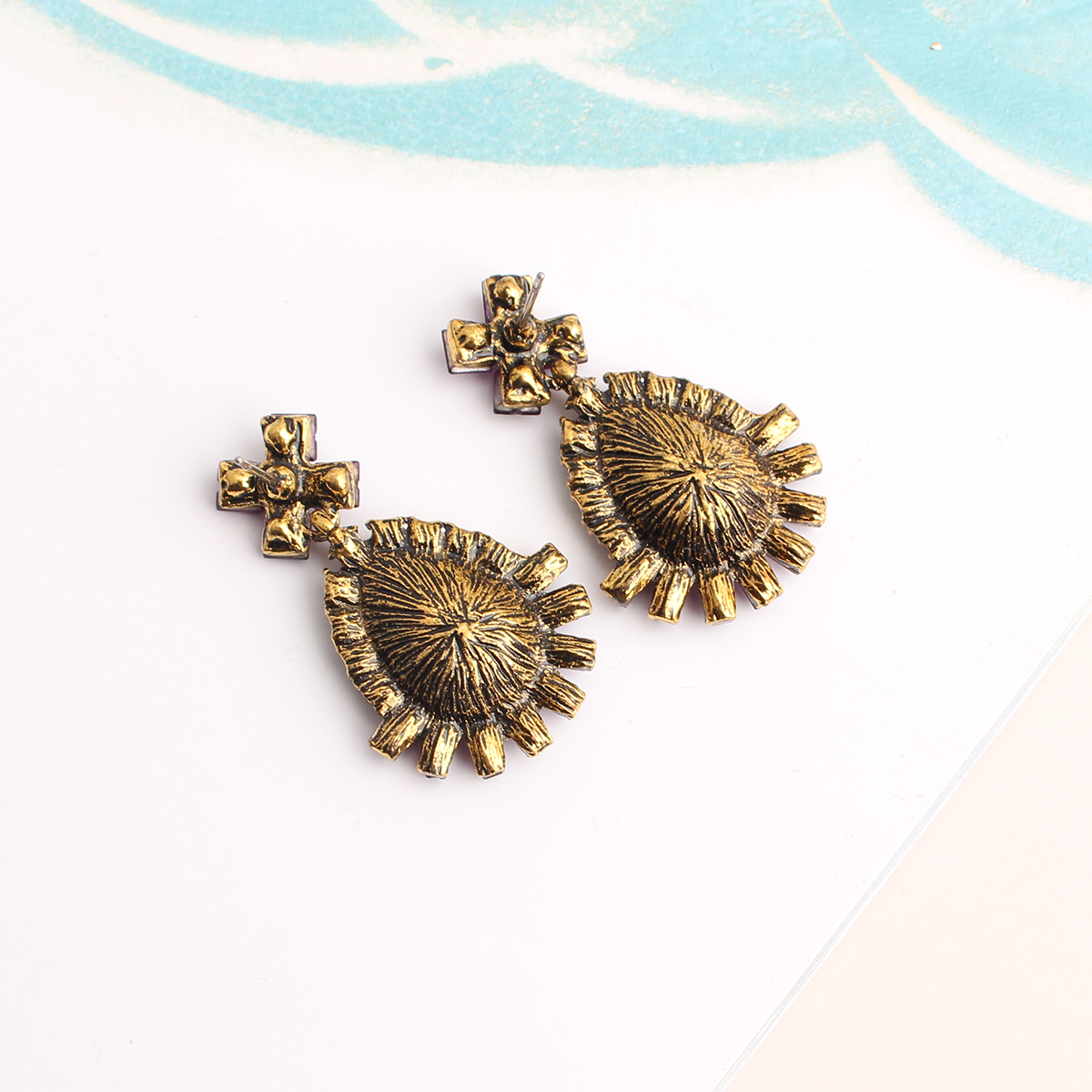 1 Pair Elegant Classical Vintage Style Leaves Plating Inlay Alloy Rhinestones Glass Gold Plated Drop Earrings display picture 1