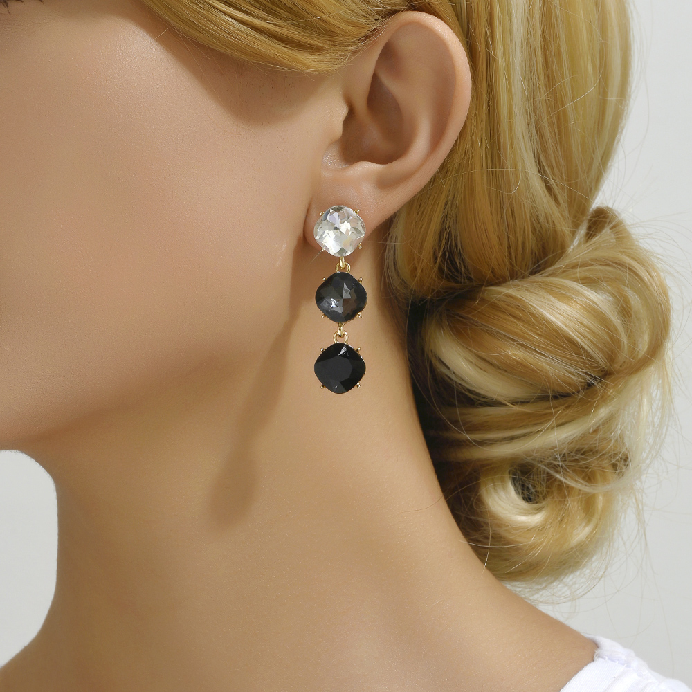 1 Pair Elegant Retro Geometric Inlay Alloy Rhinestones Drop Earrings display picture 7