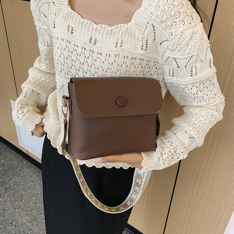 Women's Pu Leather Color Block Vintage Style Square Flip Cover Crossbody Bag display picture 9