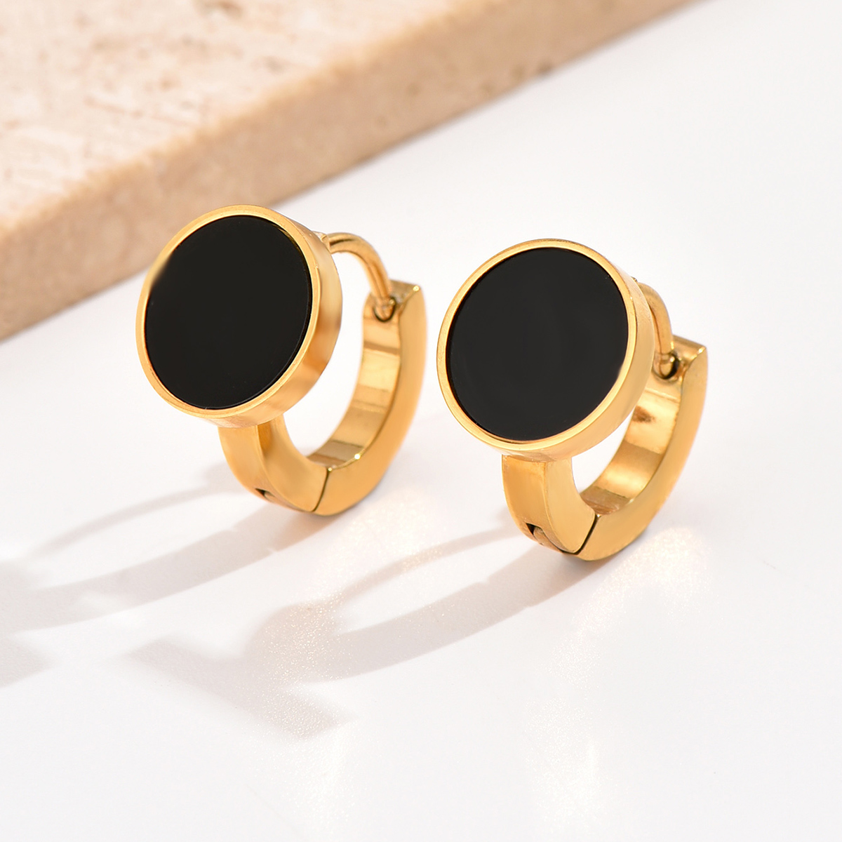 1 Pair Modern Style Simple Style Circle Plating Inlay 304 Stainless Steel Acrylic 14K Gold Plated Ear Cuffs display picture 1