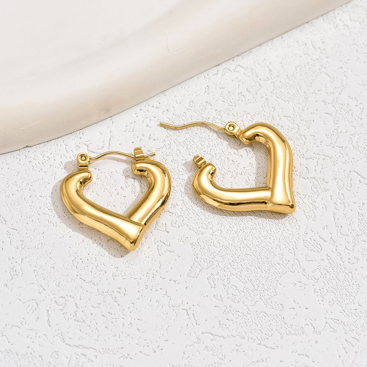1 Pair IG Style Basic Heart Shape Plating 201 Stainless Steel 18K Gold Plated Earrings display picture 4