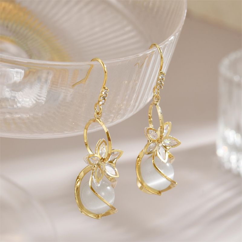 1 Pair Elegant Lady Flower Plating Inlay Copper Alloy Opal Zircon 18k Gold Plated Drop Earrings display picture 1
