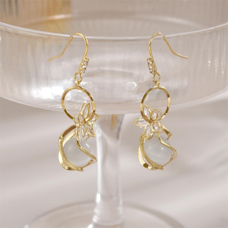1 Pair Elegant Lady Flower Plating Inlay Copper Alloy Opal Zircon 18k Gold Plated Drop Earrings display picture 3