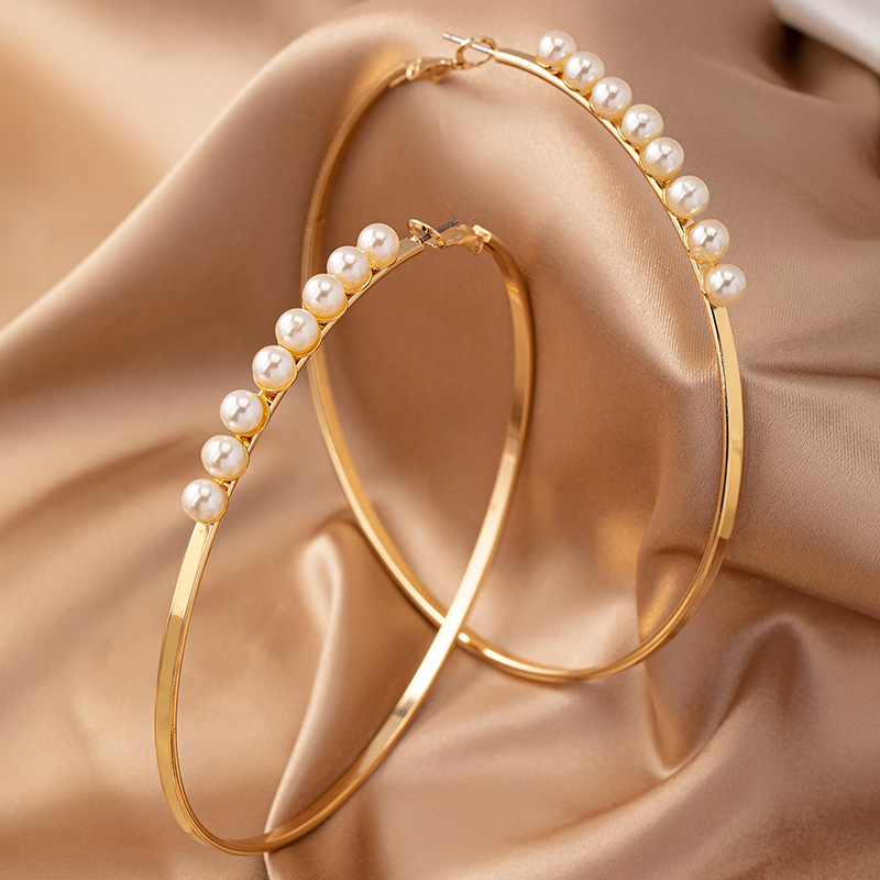 1 Paire Style Classique Vêtement De Rue Cercle Rond Placage Incruster Alliage Ferroalliage Perles Artificielles Plaqué Or 14k Boucles D'oreilles Cerceau display picture 1