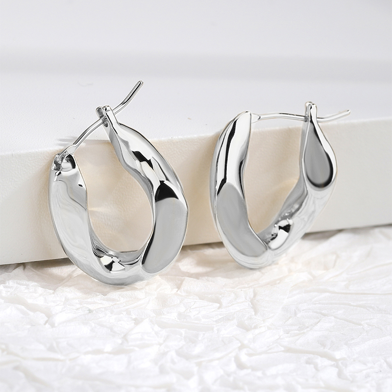 1 Pair Modern Style Commute Cool Style Irregular Plating Copper Silver Plated Hoop Earrings display picture 1