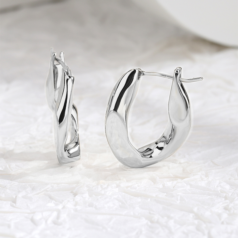 1 Pair Modern Style Commute Cool Style Irregular Plating Copper Silver Plated Hoop Earrings display picture 3
