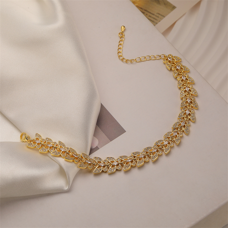 Simple Style Shiny Pentagram Heart Shape Copper Beaded Inlay Zircon Bracelets display picture 2