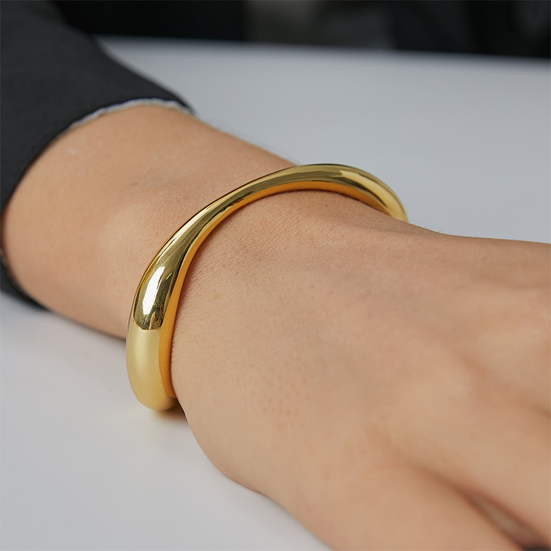 Modern Style Classic Style Commute Solid Color Copper Irregular Twist Plating 18k Gold Plated Cuff Bracelets display picture 6