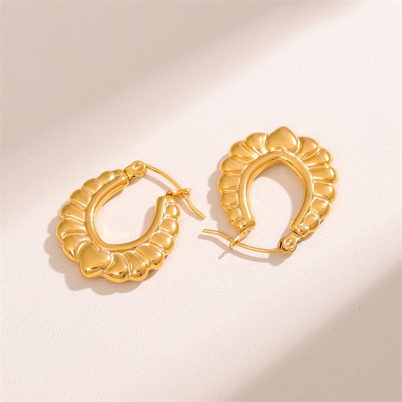 1 Pair Retro Simple Style U Shape Plating 201 Stainless Steel 18K Gold Plated Earrings display picture 3