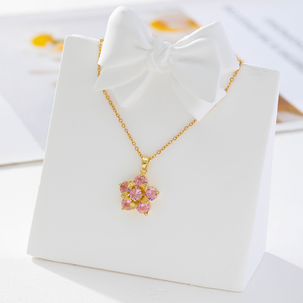Sweet Flower Copper Inlay Zircon Pendant Necklace display picture 2