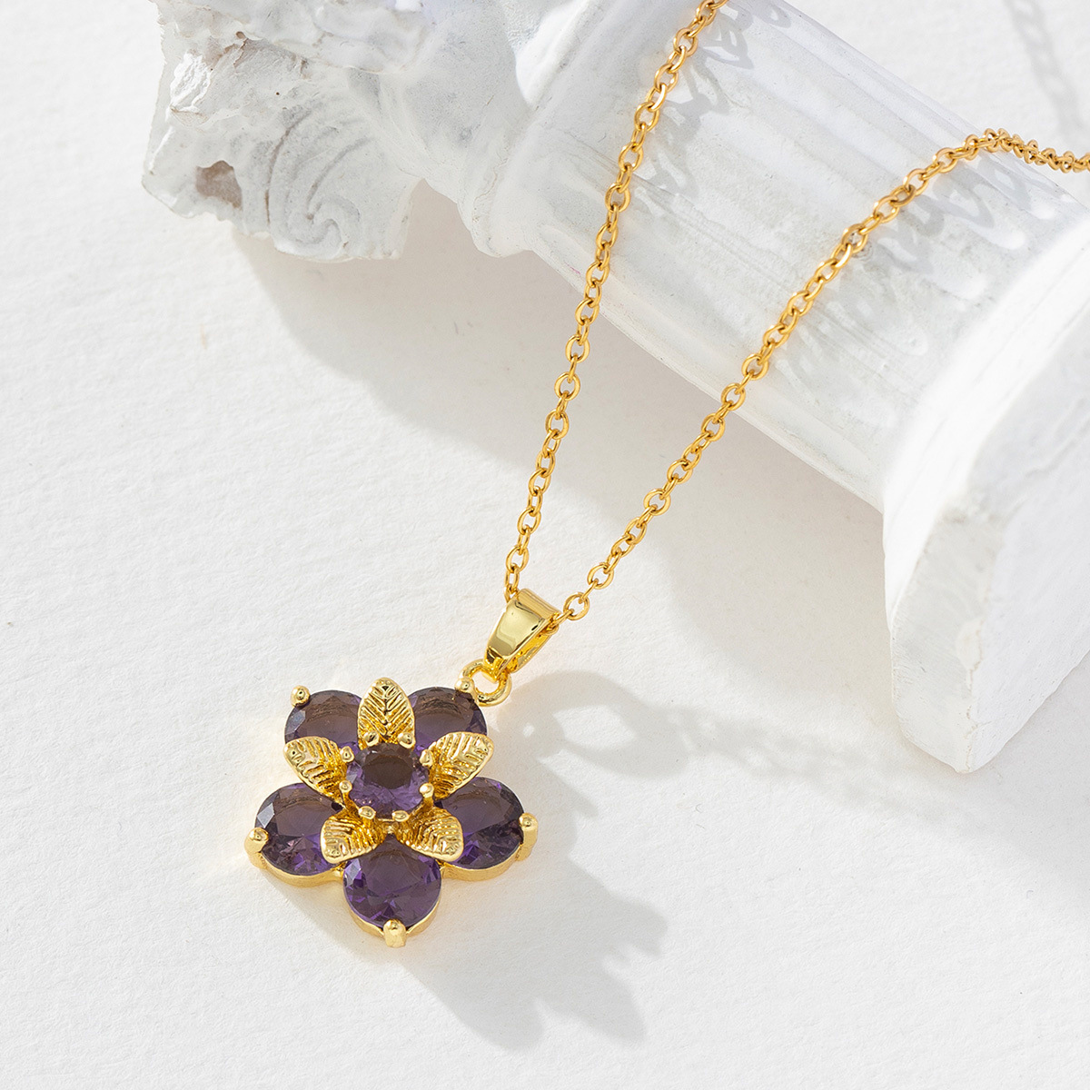 Sweet Flower Copper Inlay Zircon Pendant Necklace display picture 7