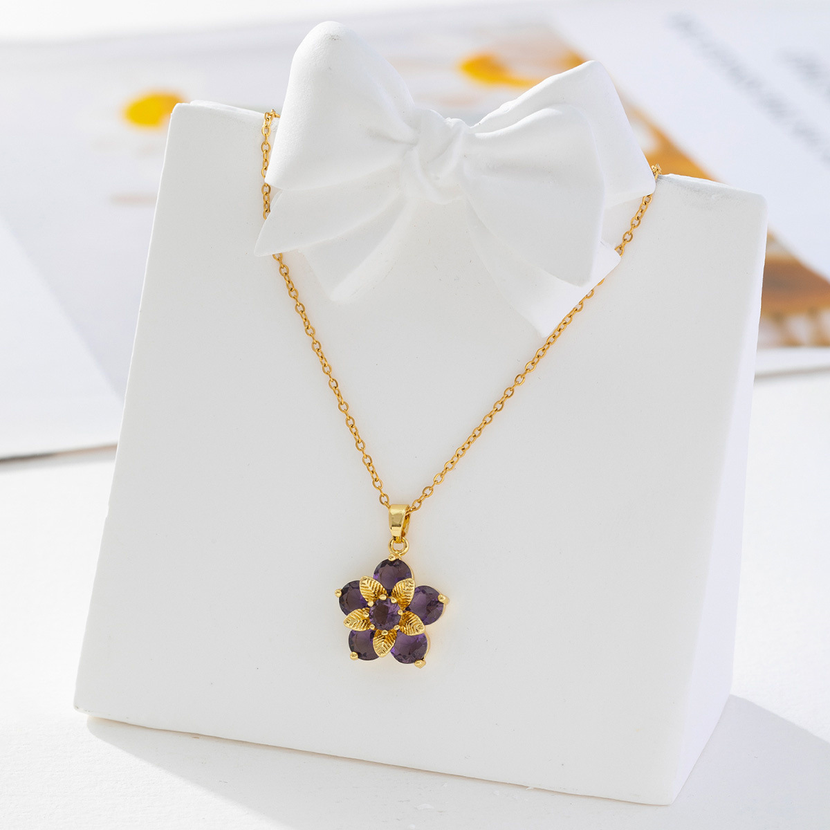 Sweet Flower Copper Inlay Zircon Pendant Necklace display picture 8