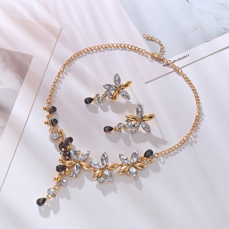 Elegant Shiny Flower Alloy Inlay Rhinestones Women's Earrings Necklace display picture 4