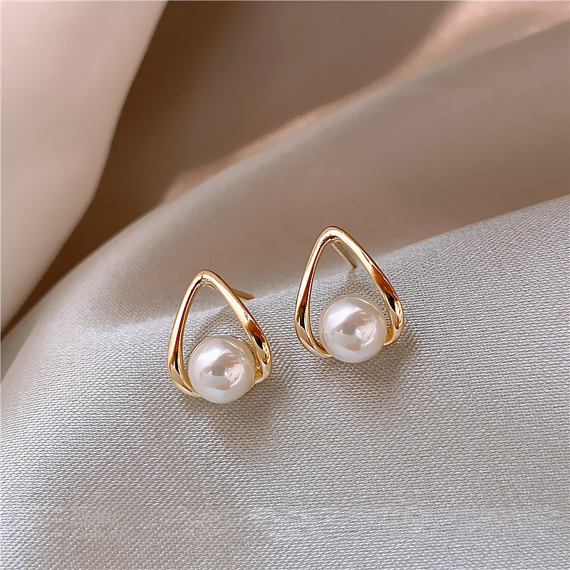 1 Pair Lady Geometric Plating Inlay Alloy Artificial Pearls Ear Studs display picture 3