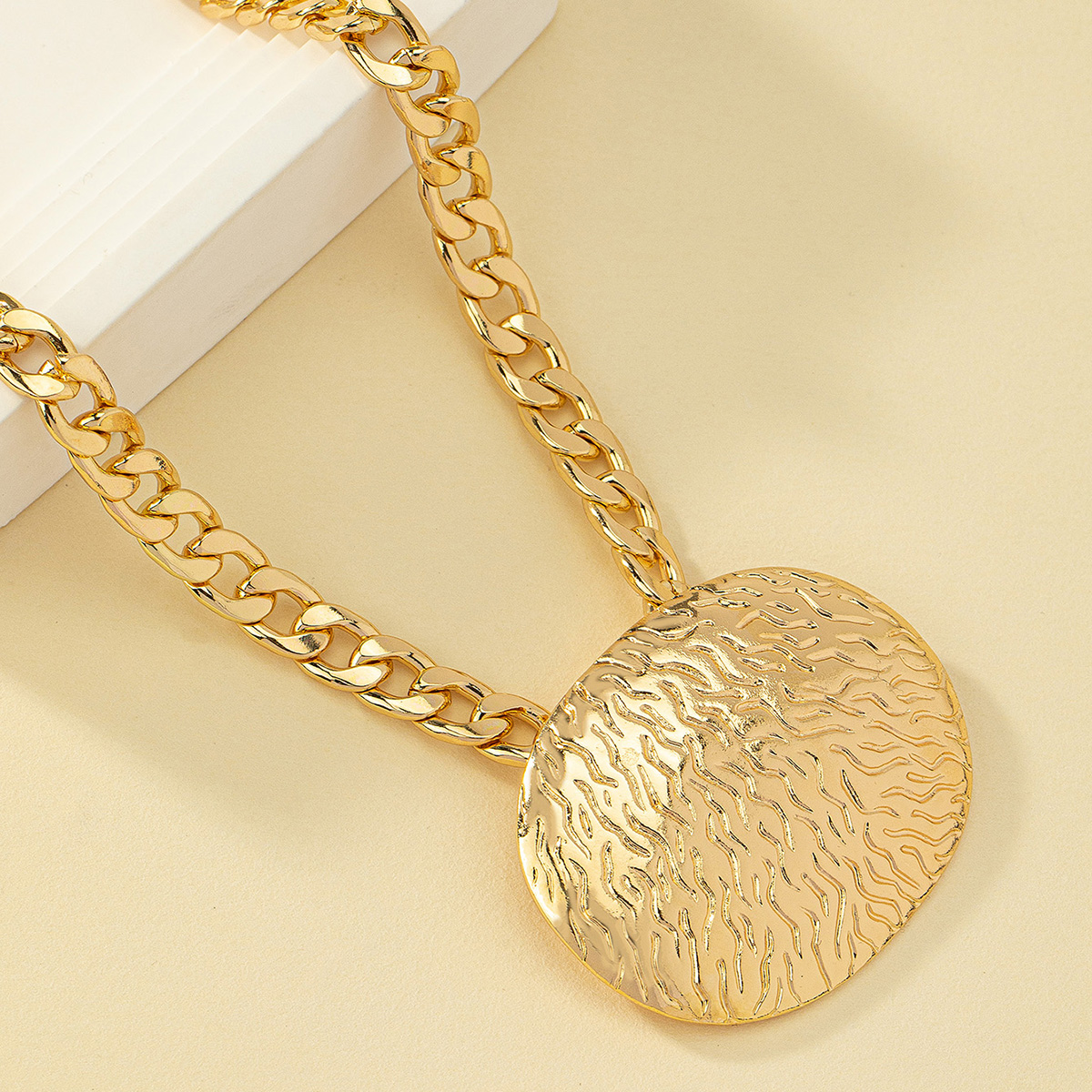 Exaggerated Punk Streetwear Oval Alloy Plating 14k Gold Plated Unisex Pendant Necklace display picture 8