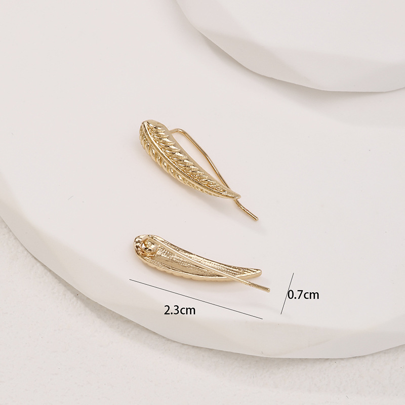 Wholesale Jewelry Simple Style Leaf Alloy Gold Plated Plating Ear Studs display picture 1