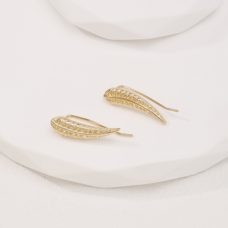 Wholesale Jewelry Simple Style Leaf Alloy Gold Plated Plating Ear Studs display picture 3
