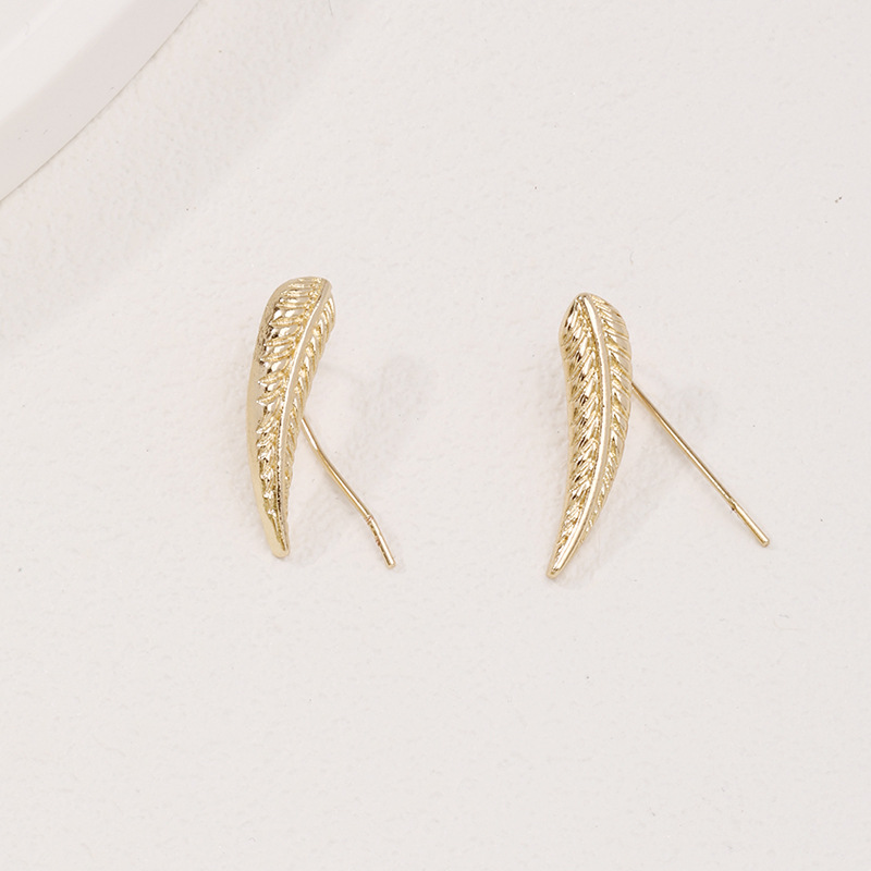 Wholesale Jewelry Simple Style Leaf Alloy Gold Plated Plating Ear Studs display picture 4
