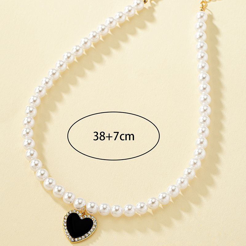 Baroque Style Heart Shape Artificial Pearl Alloy Enamel Inlay Artificial Rhinestones Women's Pendant Necklace display picture 1