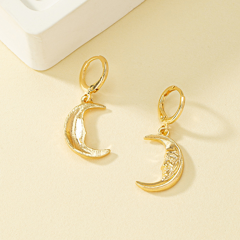 1 Pair Retro Simple Style Moon Plating Alloy Gold Plated Drop Earrings display picture 4
