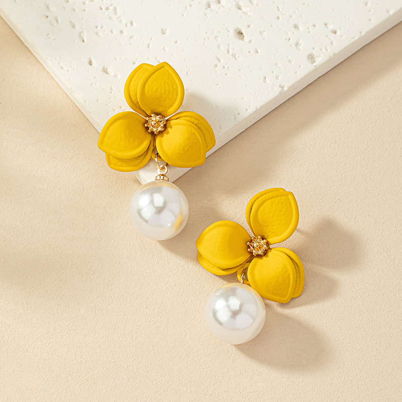 1 Pair Retro Commute Flower Inlay Alloy Pearl Drop Earrings display picture 3