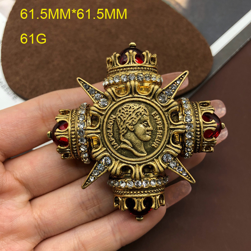Classical Vintage Style Crown Alloy Plating Inlay Zircon Women's Brooches display picture 2