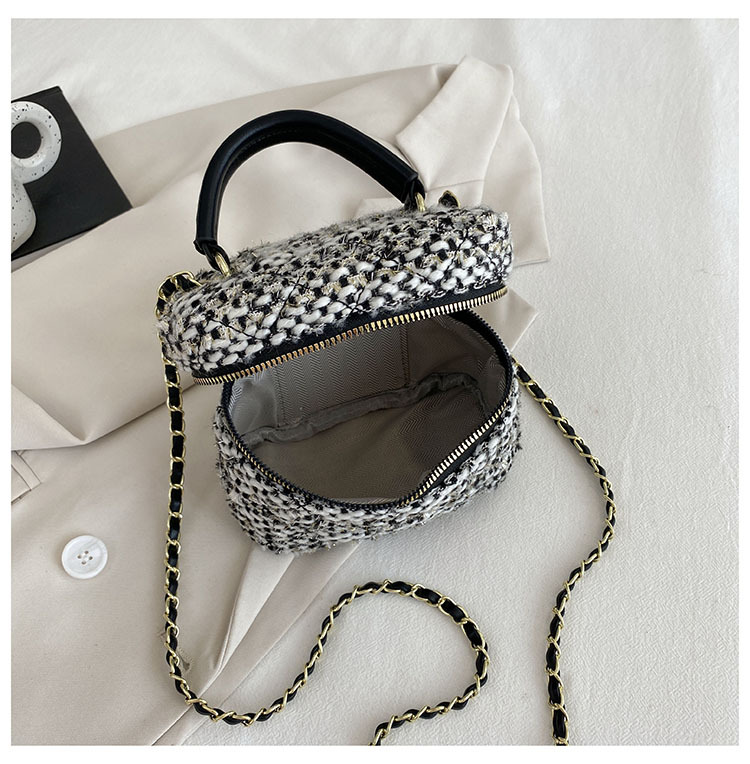 Women's All Seasons Pu Leather Woven Material Plaid Elegant Square Zipper Handbag display picture 9