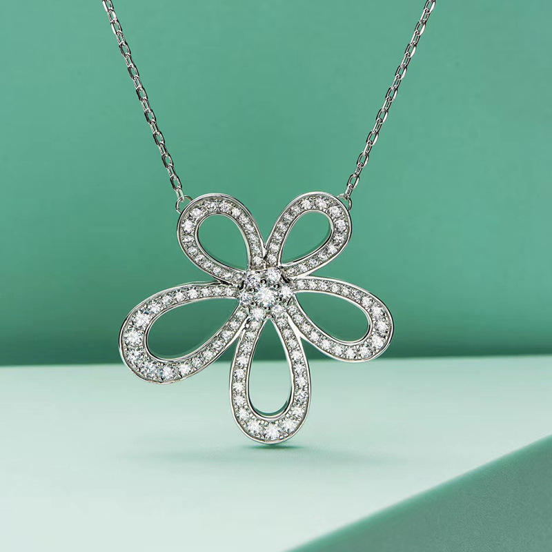 Elegant Flower Stainless Steel Inlay Zircon Necklace display picture 1