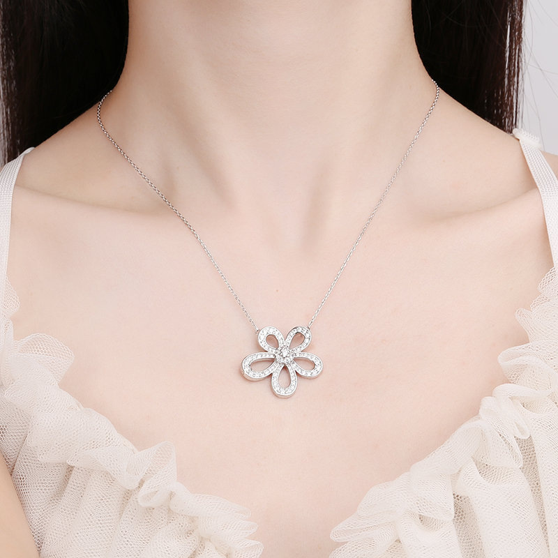 Elegant Flower Stainless Steel Inlay Zircon Necklace display picture 2