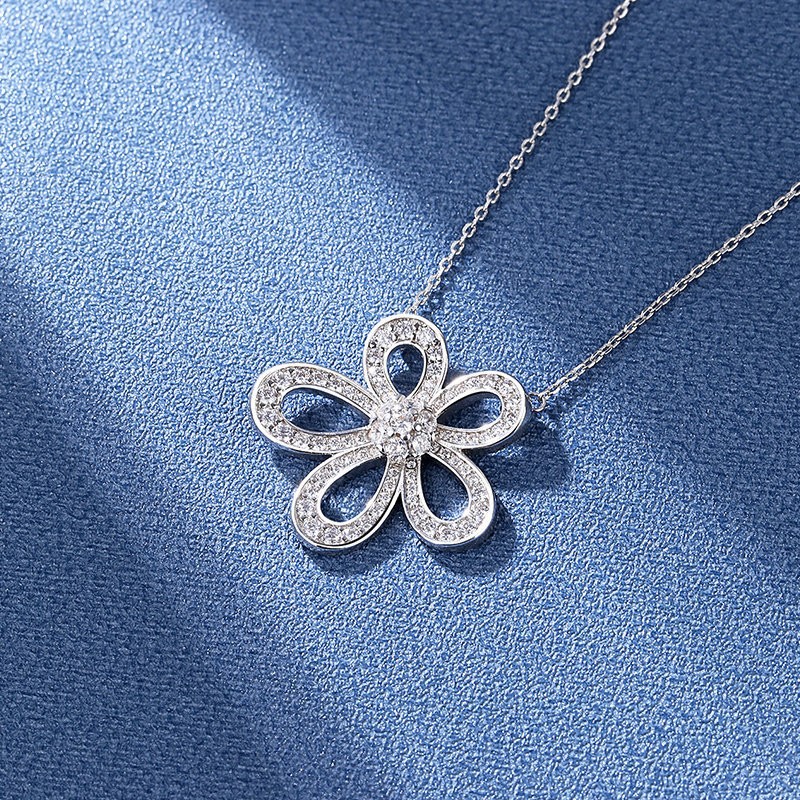 Elegant Flower Stainless Steel Inlay Zircon Necklace display picture 4