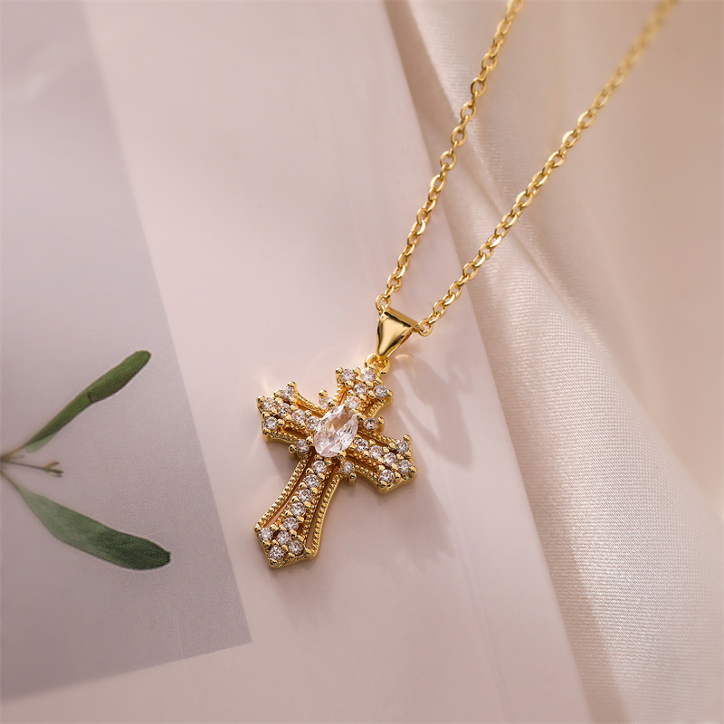 Einfacher Stil Kreuzen Kupfer Überzug Inlay Zirkon Vergoldet Halskette Mit Anhänger display picture 3