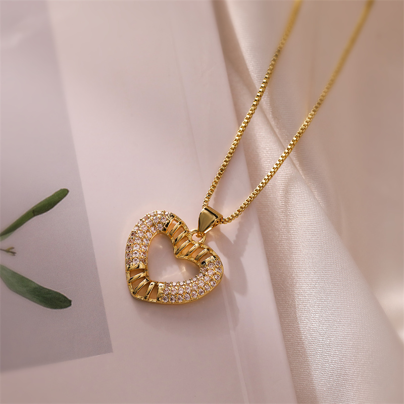 Simple Style Heart Shape Copper Plating Inlay Zircon Gold Plated Pendant Necklace display picture 12
