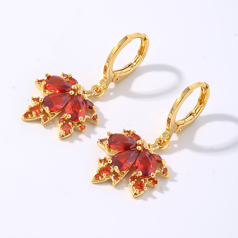 1 Pair Elegant Simple Style Shiny Maple Leaf Plating Inlay Copper Zircon K Gold Plated Drop Earrings display picture 2