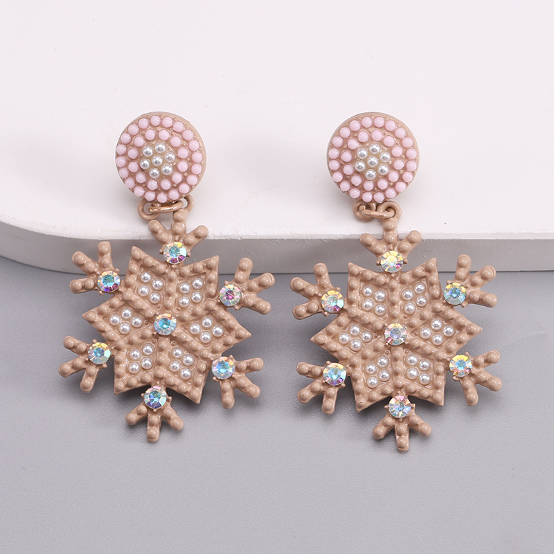 1 Piece Nordic Style Streetwear Snowflake Inlay Alloy Beads Gold Plated Drop Earrings display picture 4