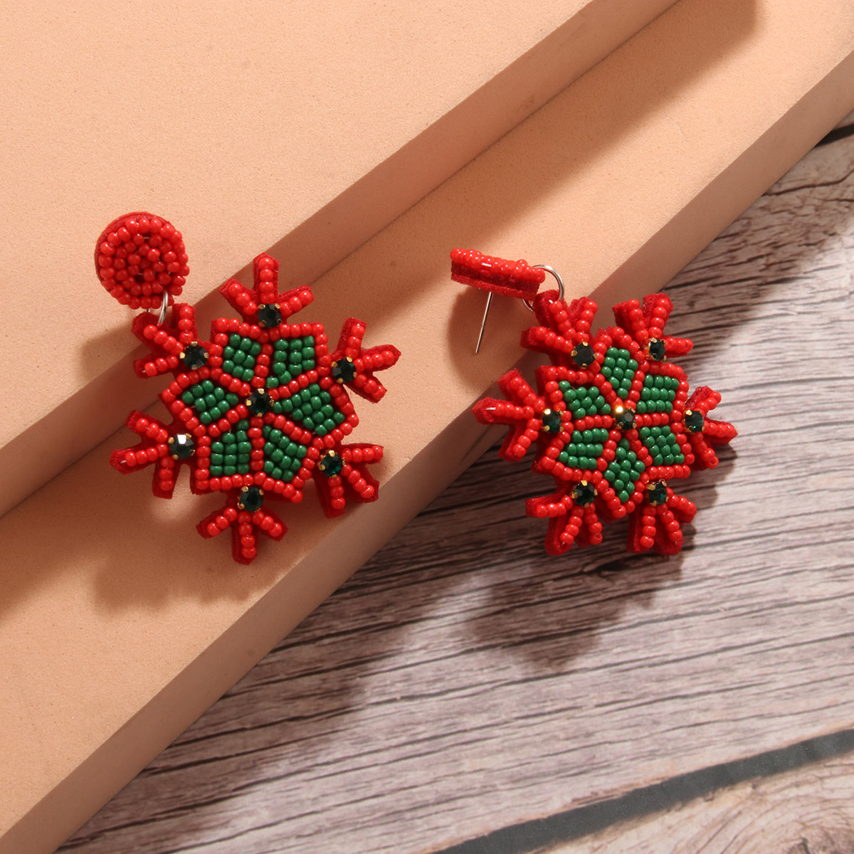 1 Pair Elegant Christmas Artistic Snowflake Beaded Cloth Glass Drop Earrings display picture 8