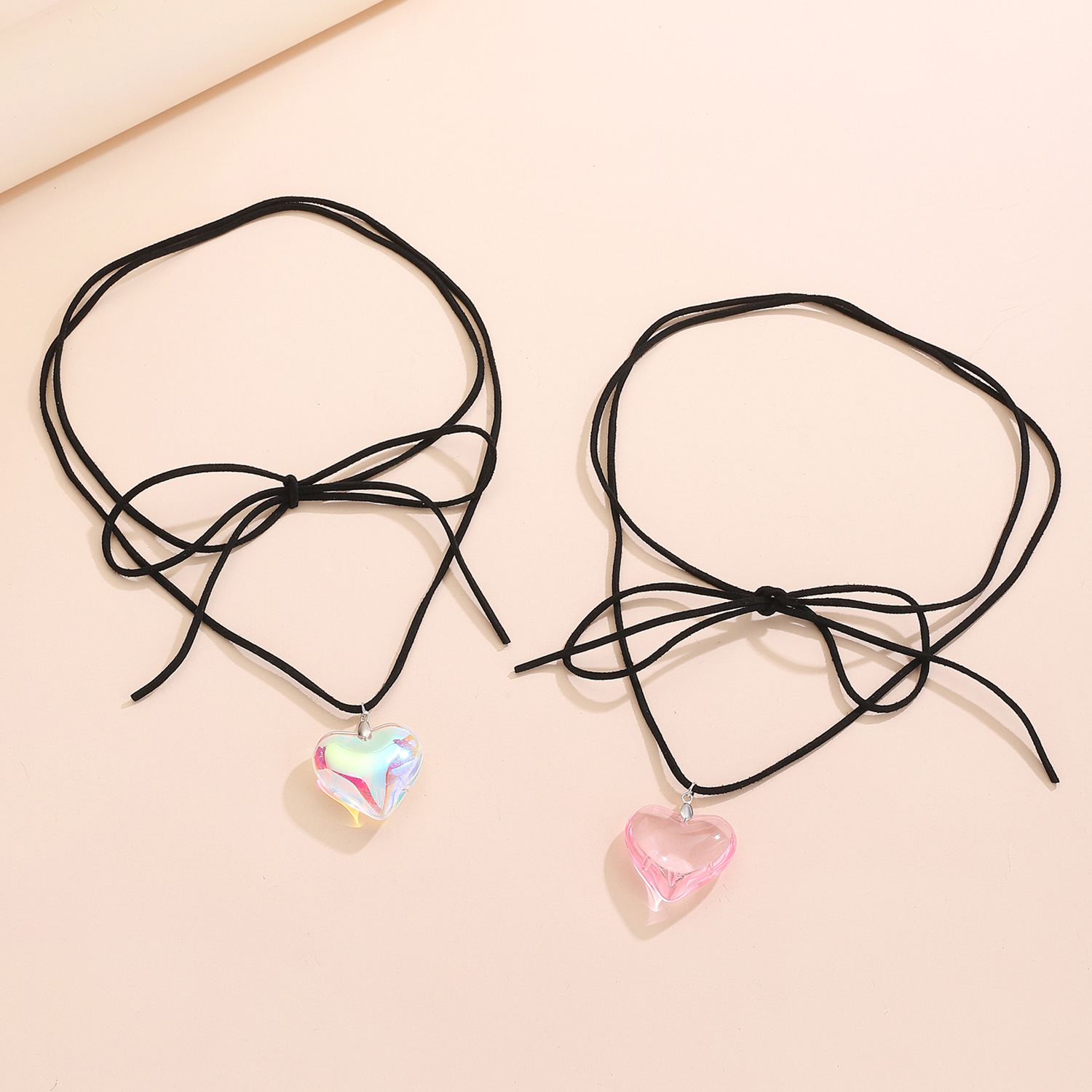 Retro Simple Style Heart Shape Mixed Materials Women's Pendant Necklace display picture 3