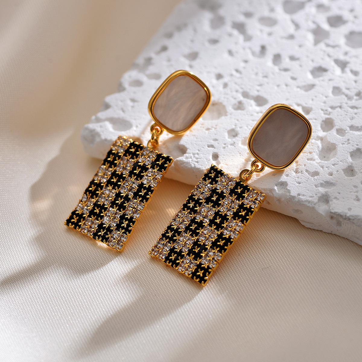 1 Pair Simple Style Rectangle Plating Inlay Copper Zircon Gold Plated Drop Earrings display picture 3