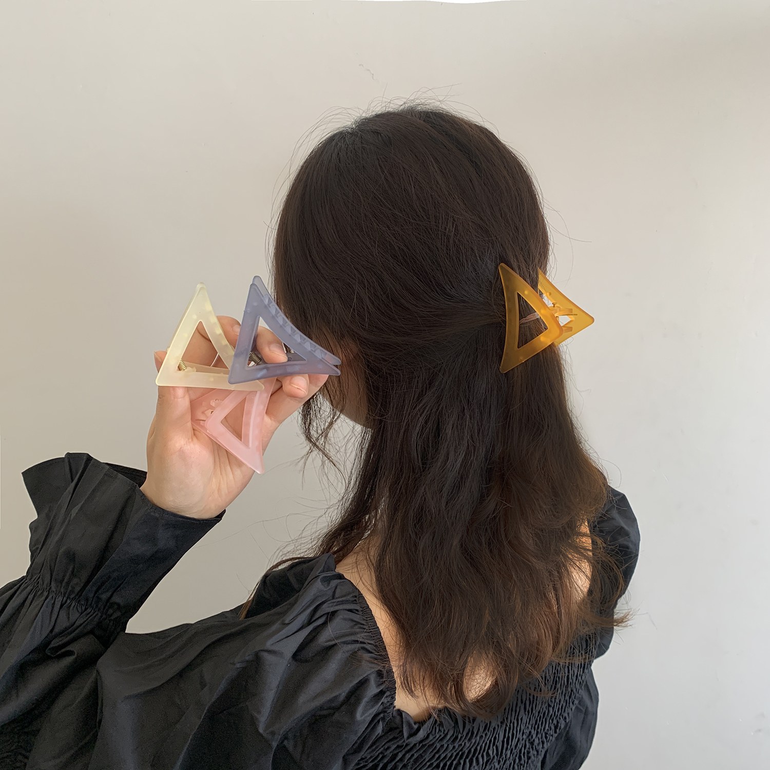 Basic Classic Style Triangle Arylic Hair Clip display picture 4