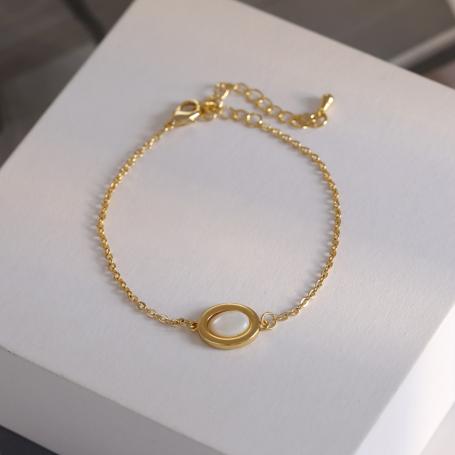 Kupfer Dame Moderner Stil Pendeln Überzug Inlay Hülse Künstliche Perlen Armbänder display picture 6