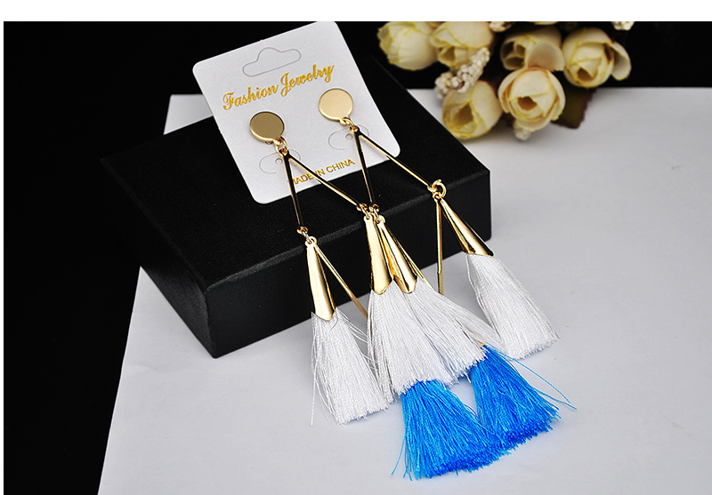 1 Pair Exaggerated Simple Style Classic Style Geometric Tassel Alloy Cotton Gold Plated Drop Earrings display picture 1