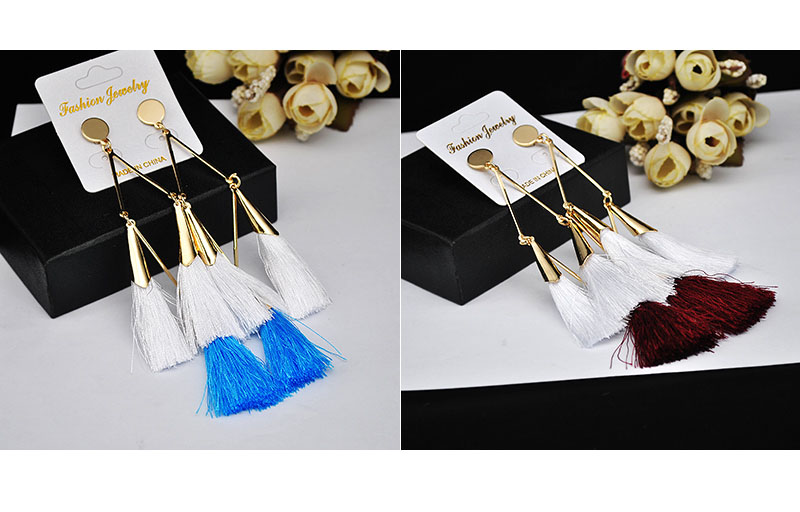 1 Pair Exaggerated Simple Style Classic Style Geometric Tassel Alloy Cotton Gold Plated Drop Earrings display picture 4