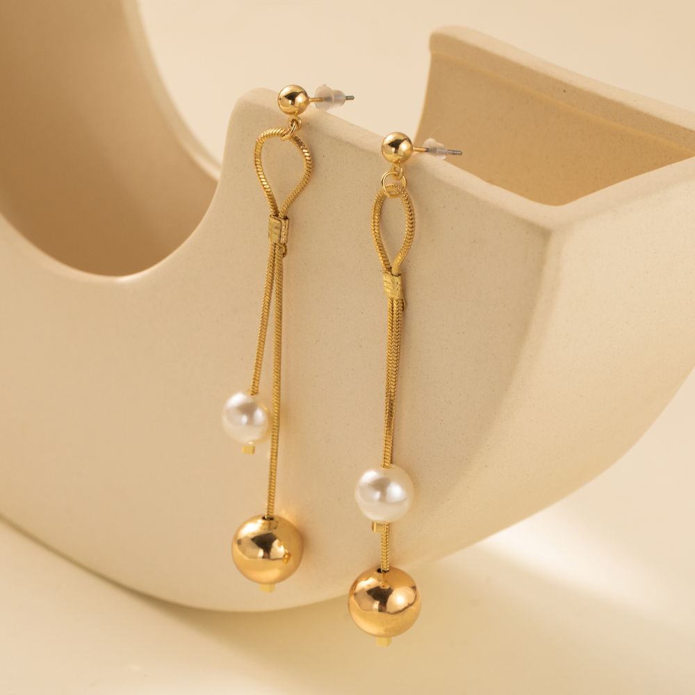 1 Pair Retro Simple Style Geometric Plating Imitation Pearl Copper Drop Earrings display picture 1