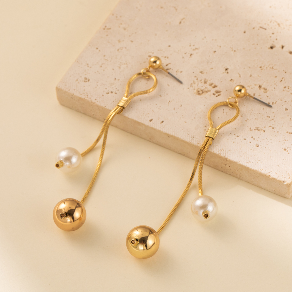 1 Pair Retro Simple Style Geometric Plating Imitation Pearl Copper Drop Earrings display picture 3