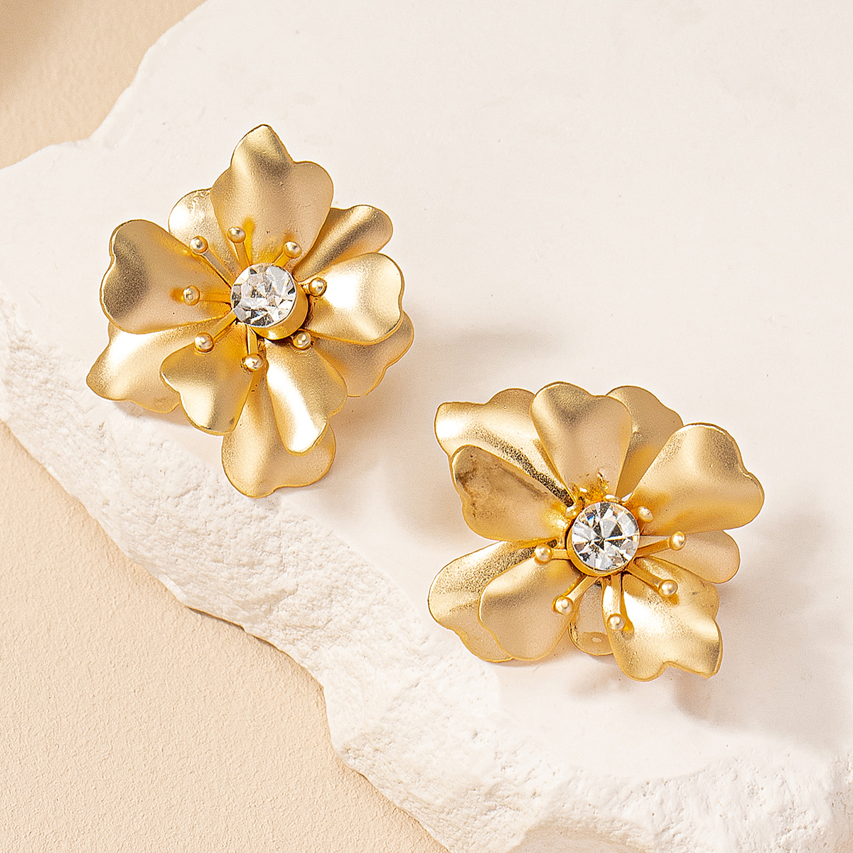1 Pair Casual Romantic Sweet Flower Petal Floral Inlay Alloy Zircon Ear Studs display picture 11