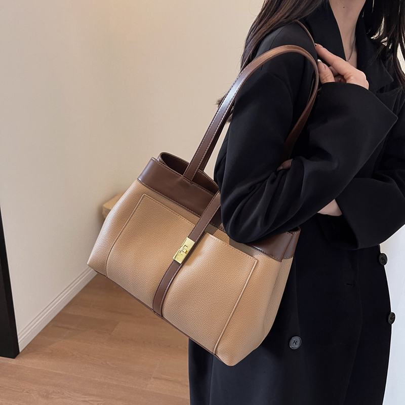 Women's All Seasons Pu Leather Color Block Vintage Style Square Zipper Shoulder Bag Underarm Bag display picture 6