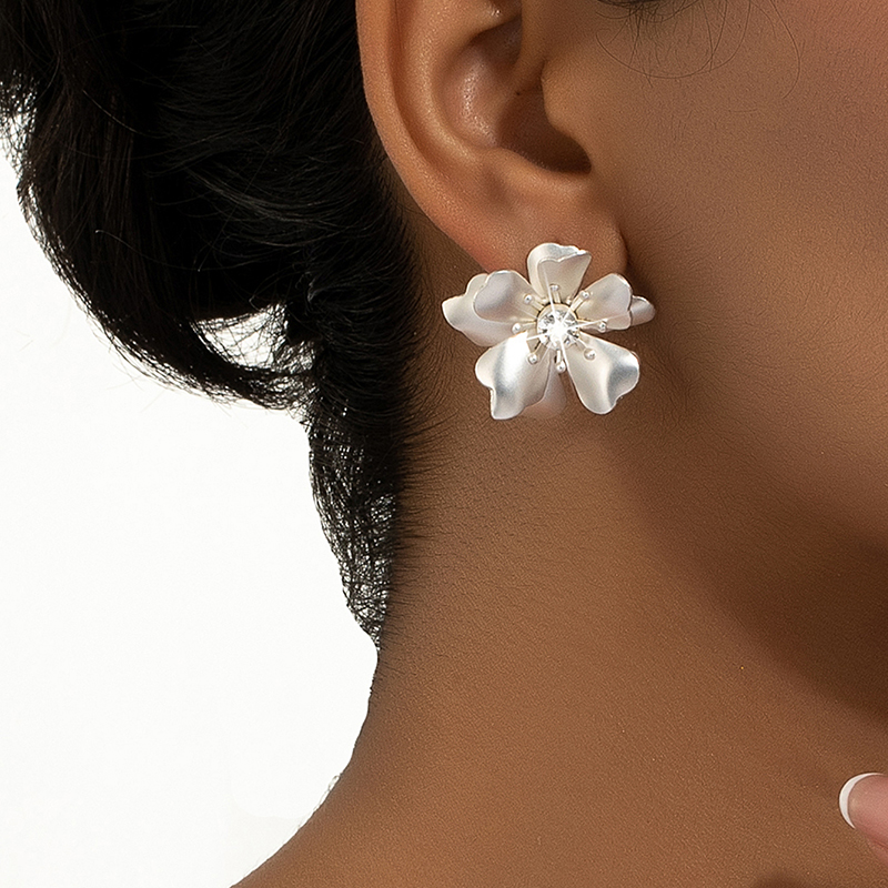 1 Pair Casual Romantic Sweet Flower Petal Floral Inlay Alloy Zircon Ear Studs display picture 3