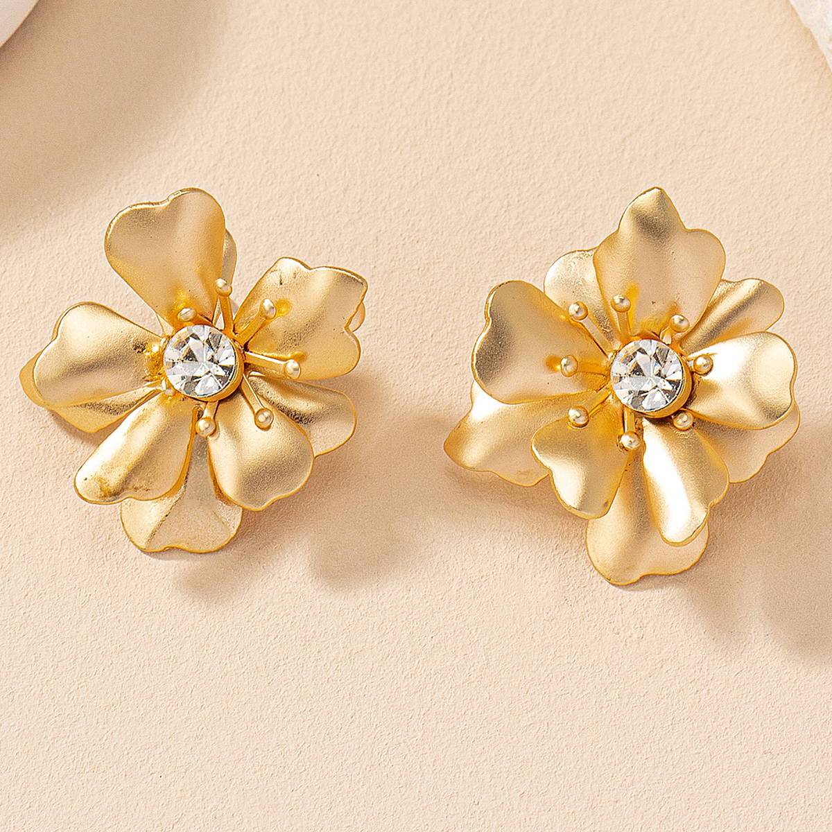 1 Pair Casual Romantic Sweet Flower Petal Floral Inlay Alloy Zircon Ear Studs display picture 15