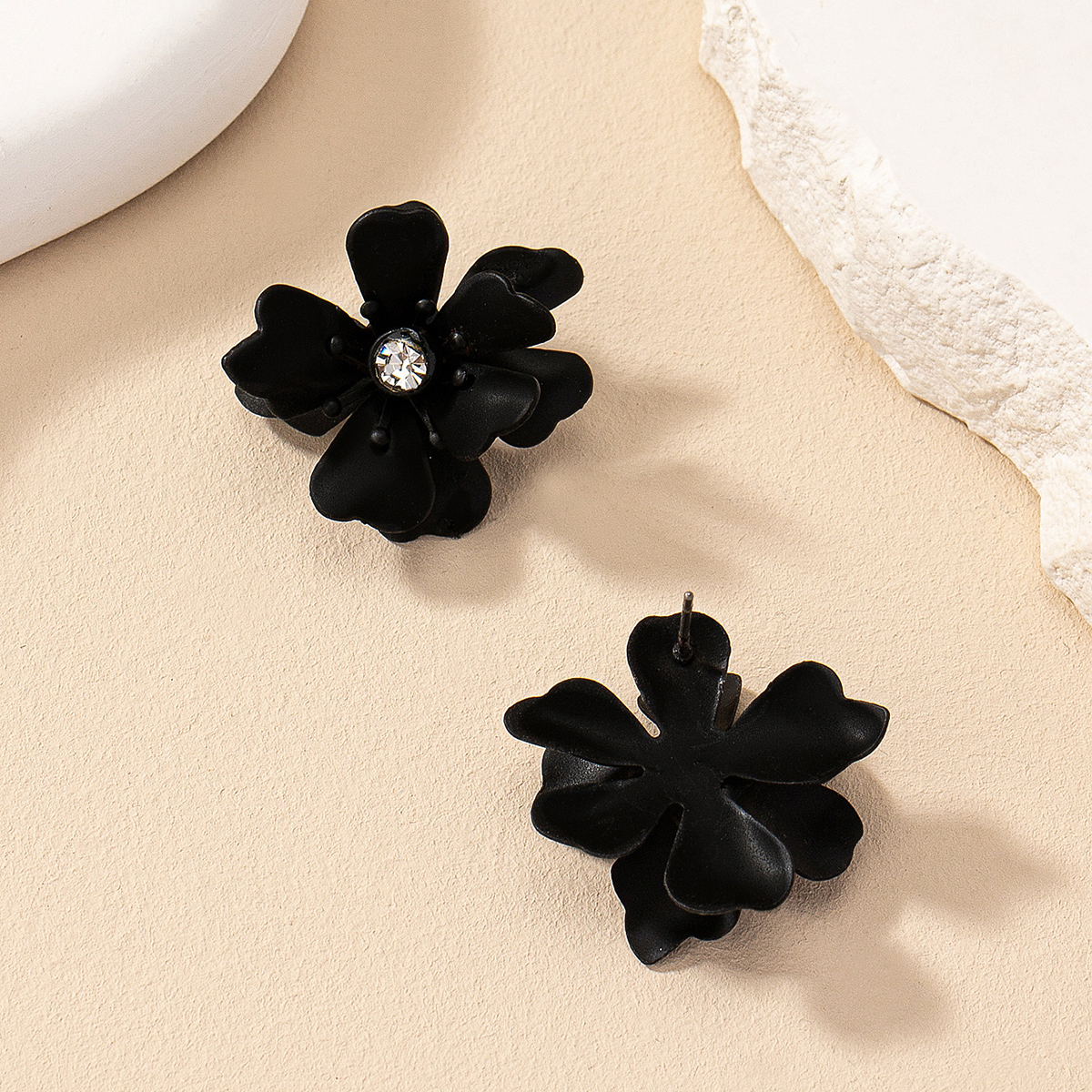 1 Pair Casual Romantic Sweet Flower Petal Floral Inlay Alloy Zircon Ear Studs display picture 19