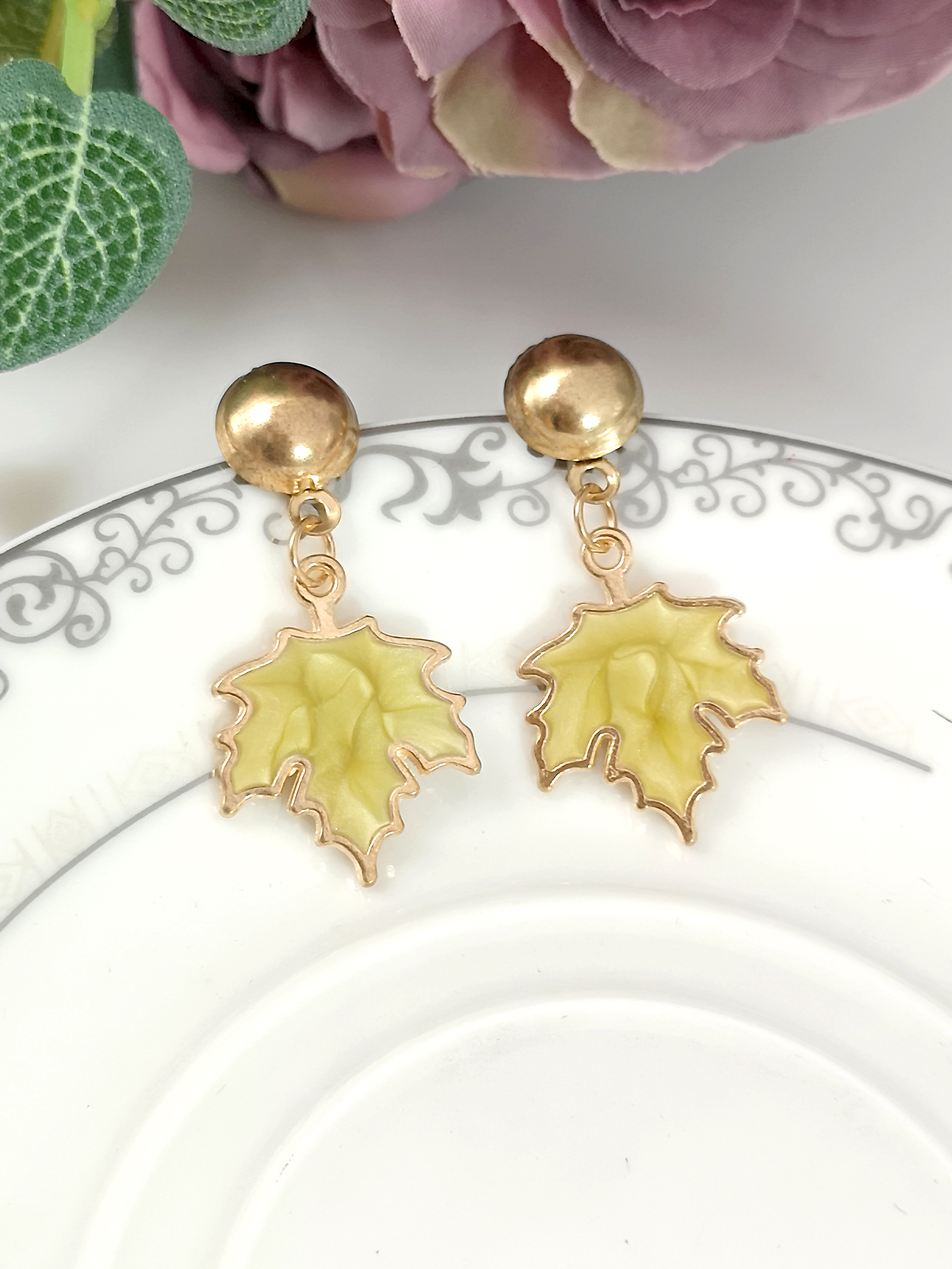 1 Pair Ig Style Cute Maple Leaf Enamel Plating Alloy Gold Plated Drop Earrings display picture 1